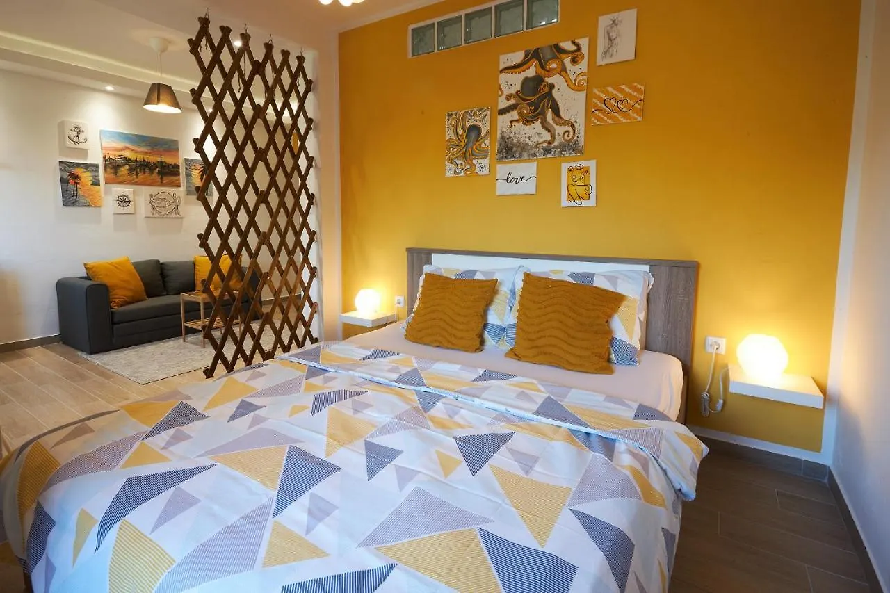 פורץ Apartment Yellow