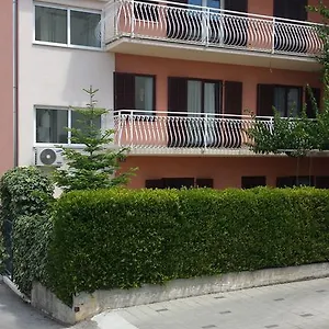 Ane Apartment Split